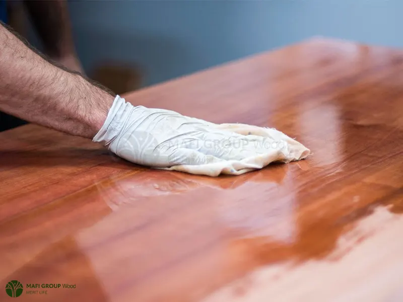 چطور چوب را در خانه جلا دهیم؟