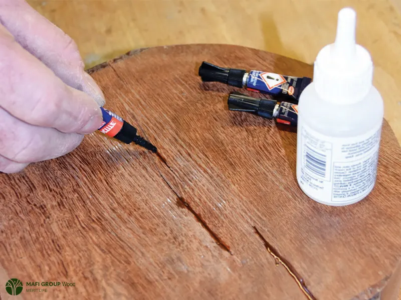 بهترین چسب برای ترک چوب