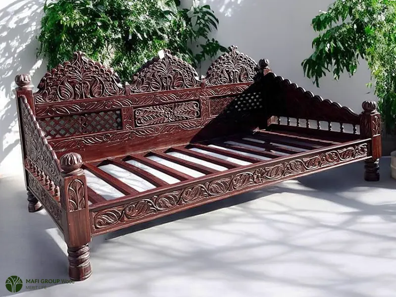 تخت سنتی با چوب تیره تخت سنتی با چوب تیره