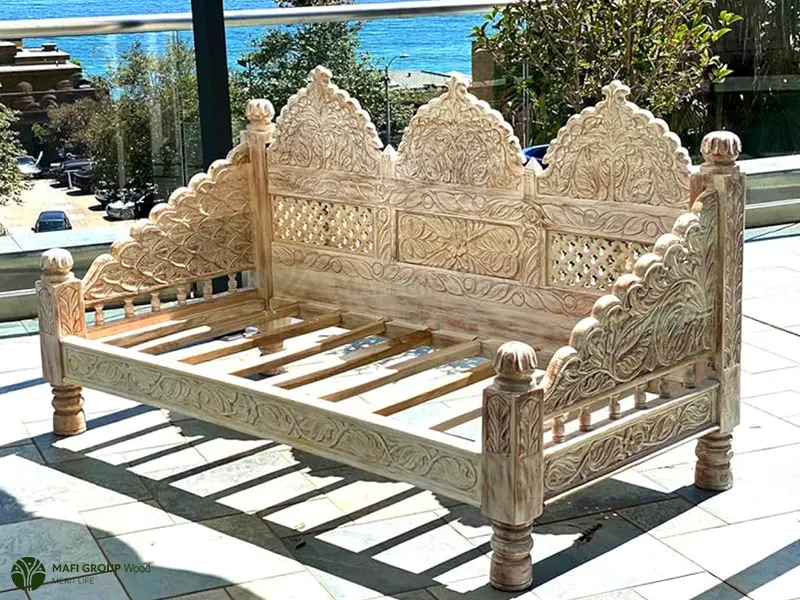 تخت چوبی منبت کاری شده تخت چوبی منبت کاری شده