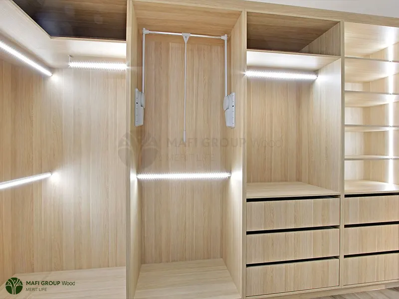 کمد دیواری دارای ریسه نوری