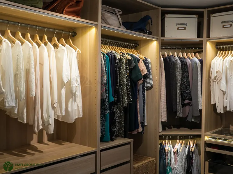 لامپ داخل کمد