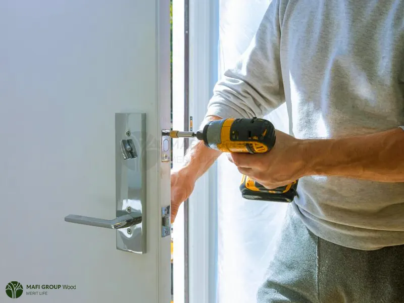 بررسی و تعمیر به موقع خرابی‌های درب