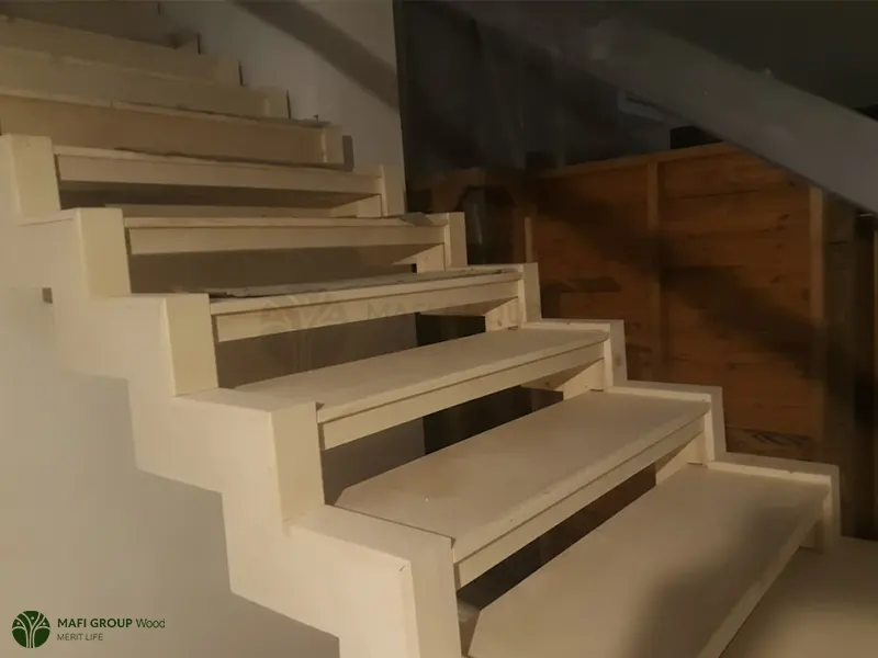 راه پله چوبی داخل ساختمان راه پله چوبی داخل ساختمان