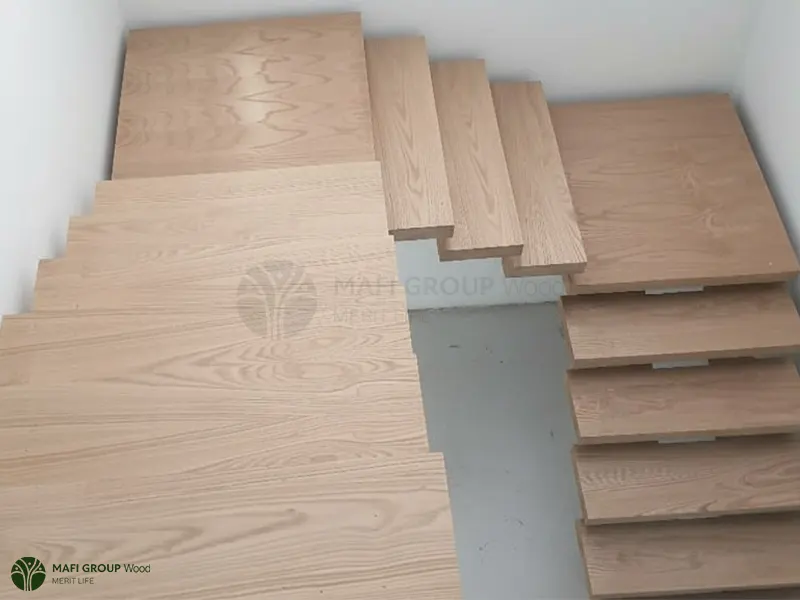 پله چوبی ساده پله چوبی ساده